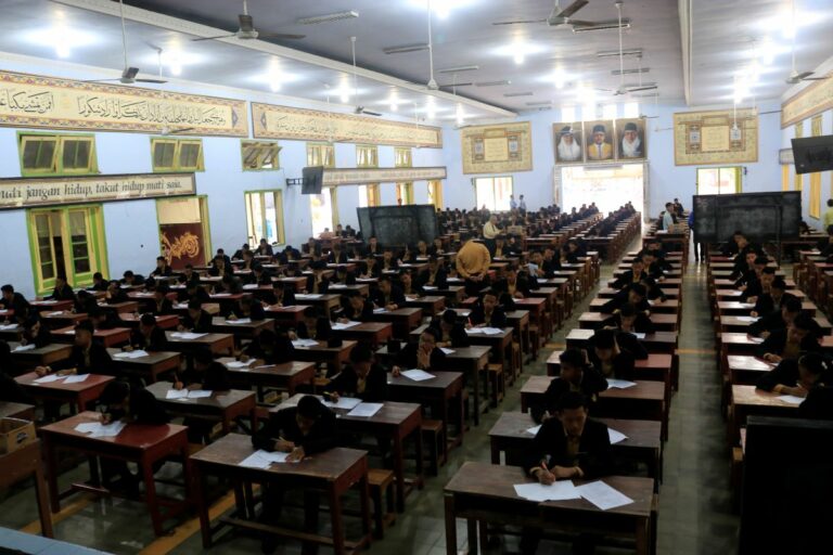 Pembukaan Ujian Tulis Gelombang Kedua Siswa Akhir KMI 2020/1441