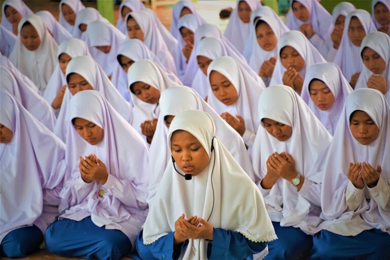 Kuning Angsana Sambut Hari Bahagia