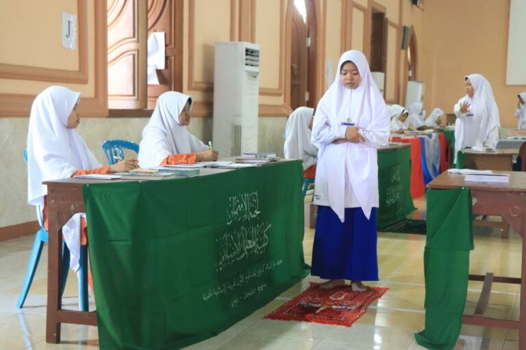 Ujian Lisan sebagai Sarana Pelatihan Mental Santriwati