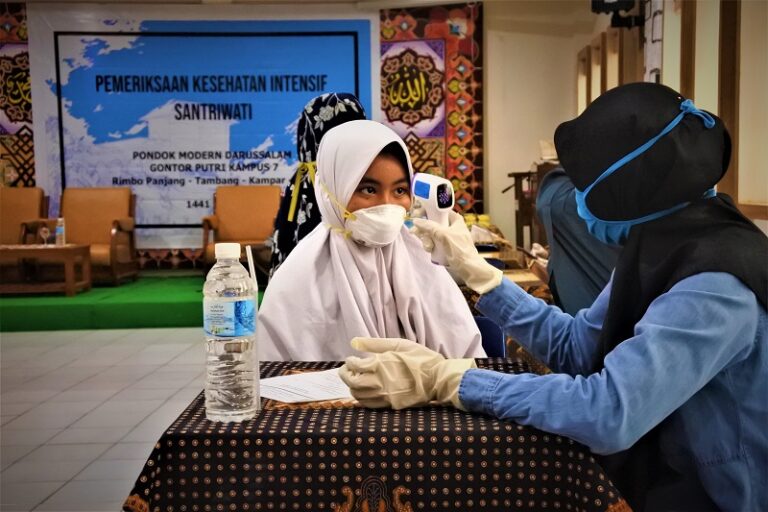 Jelang Liburan, Santriwati Wajib Periksa Kesehatan