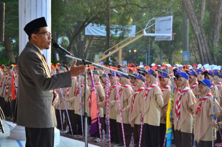 LOMBA PERKEMAHAN PRAMUKA (LPG/TPi); Meningkatkan Mental Santriwati
