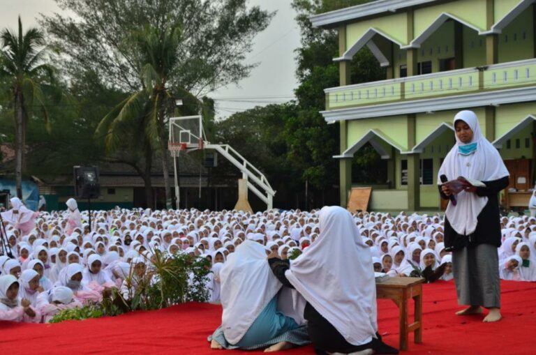 Language Art Exhibition; Sebagai Sarana Peningkatan Bahasa Santriwati.