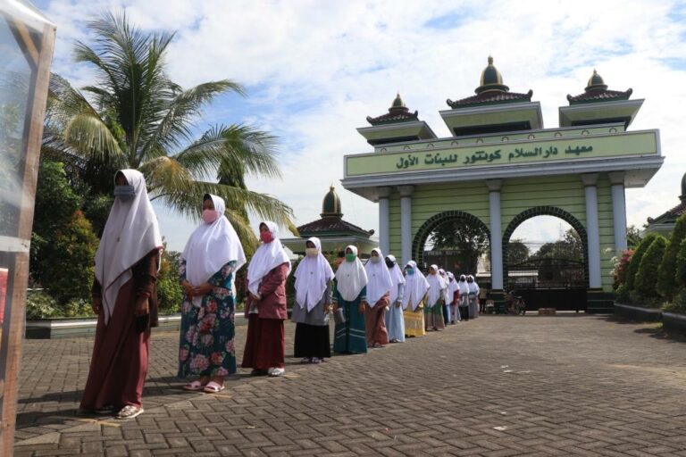 Gerakan SATGAS COVID-19; Mari mencegah lebih awal, mengobati dan kembali mengawal santriwati Darussalam.