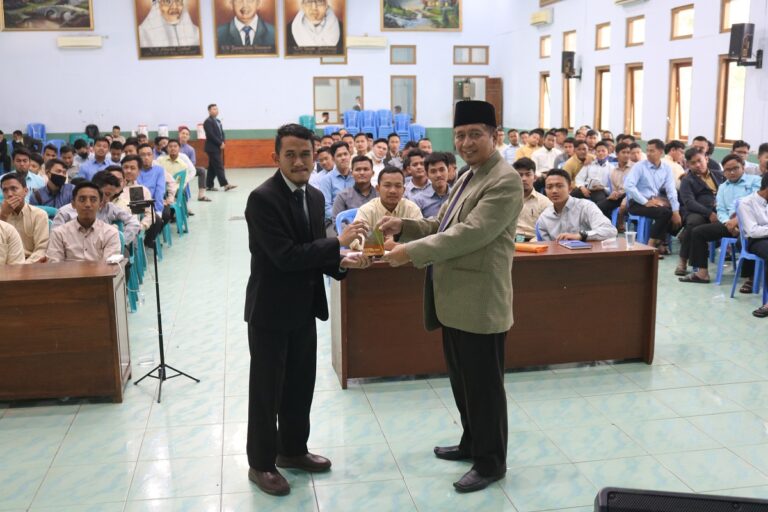 Seminar Akhir Tahun, Bekal Pengetahuan dan Wawasan Guru