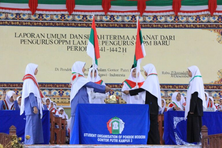 Laporan Pertanggungjawaban Koordinator Gerakan Pramuka dan Organisasi Pelajar Pondok Modern – Gontor Melatih Santri/watinya mengenai Kepemimpinan dan Bertanggungjawab dalam Mengemban  Amanat