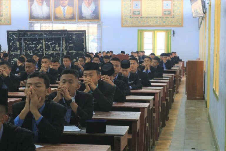 Ujian Tulis Siswa Akhir KMI: Perjuangan Panjang Penentu Kelulusan