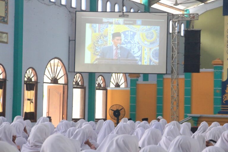Penataran Guru: Siapkan Guru Berkepribadian Unggul