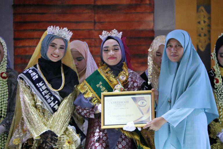 Putri Sumatera Raih Mahkota Miss Khatulistiwa