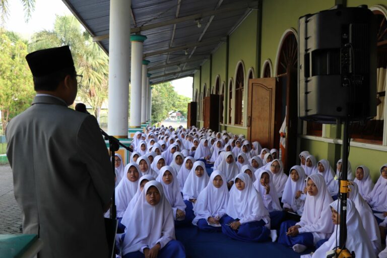 Panjimas dan KMI Gelar Pembagian Kelas Santriwati Baru