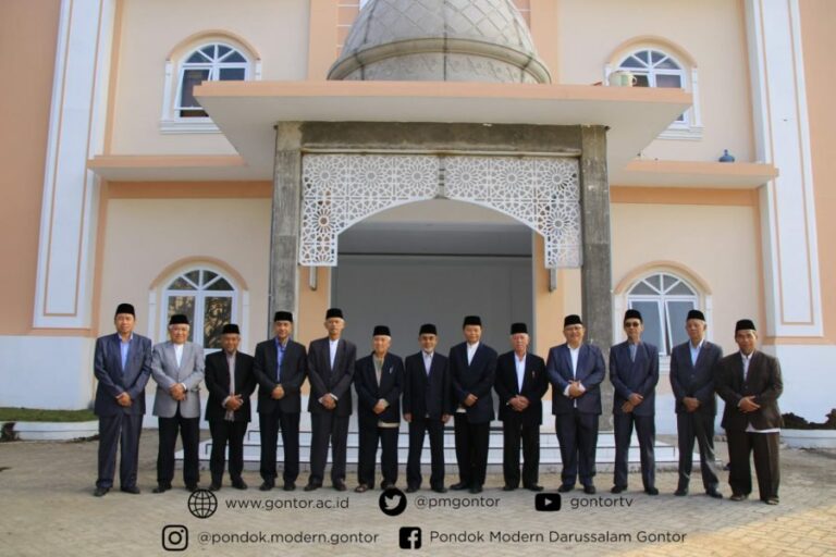 Badan Wakaf PMDG Tinjau Pembangunan Gedung Asrama Baru di UNIDA Gontor
