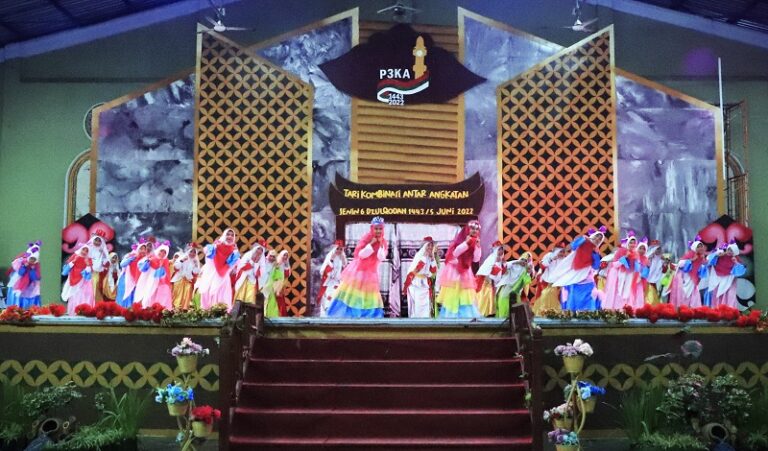 Energik Nan Serasi, Kelas 4 Juarai Lomba Tari Kombinasi