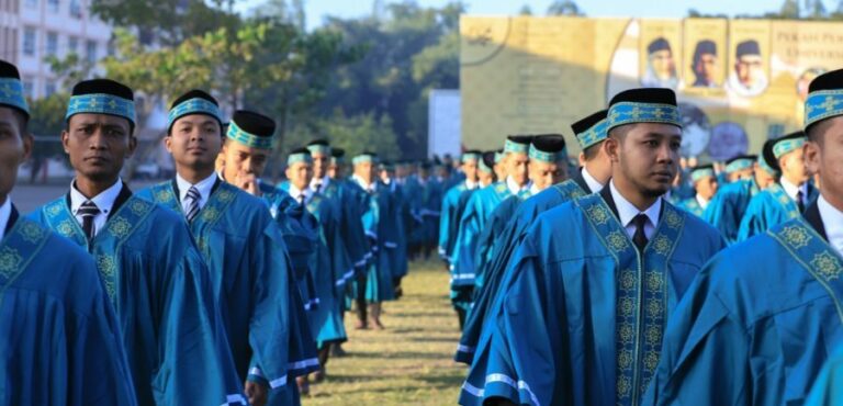 UNIDA Lahirkan Wisudawan Yang Siap Terjun Ke Masyarakat