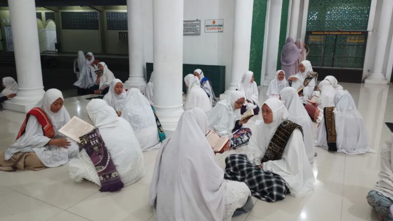 Halaqah Tahfidz: Beri Dorongan Mahasiswi menjadi Penghafal Al-Qur’an