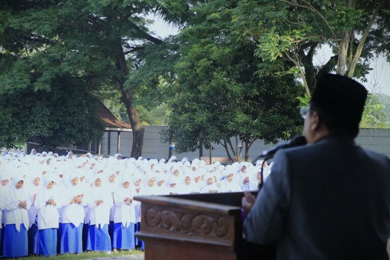 Pembukaan Ujian Tulis: Berbekal Doa dan Harapan, Santriwati Hadapi Ujian
