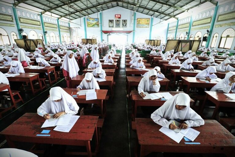 Di Masa Liburan, Siswi Akhir Hadapi Ujian