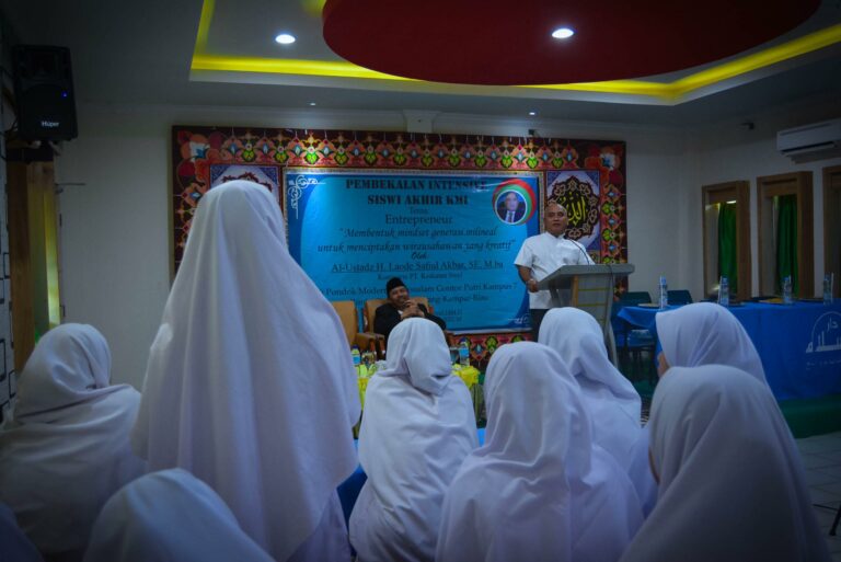 Jum’at Pagi Siswi Akhir KMI Bersama Tamu Istimewa