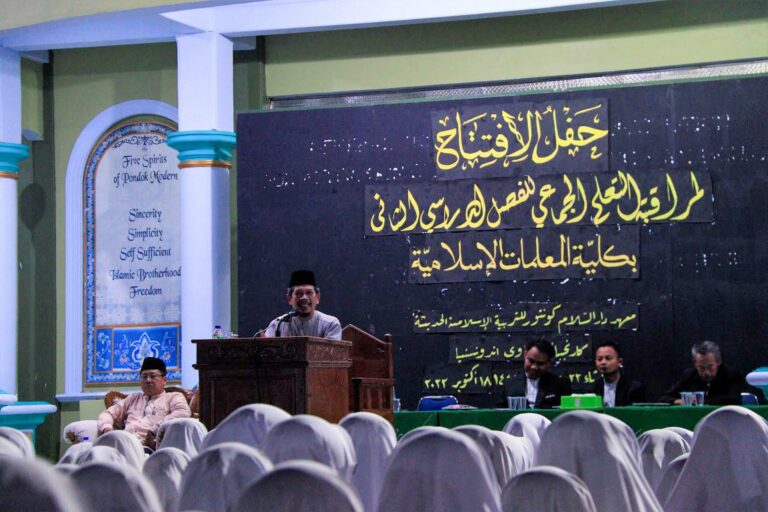 Pembukaan Belajar Malam, Ust. Badrun; Buat Santriwati Aktif Mencatat