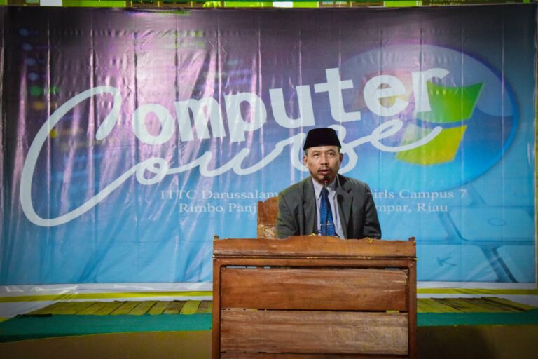 Ciptakan Muslimah Melek Teknologi, DCC Adakan Kursus Komputer