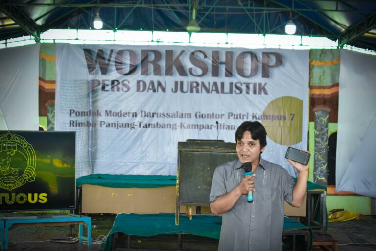 Tingkatkan Kualitas Menulis Siswi Dengan Seminar Jurnalistik