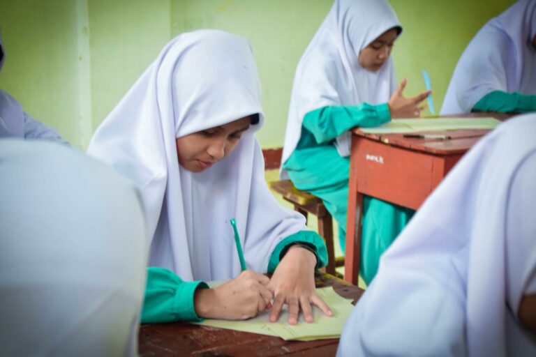 Ulangan Umum Tolak Ukur Belajar Siswi