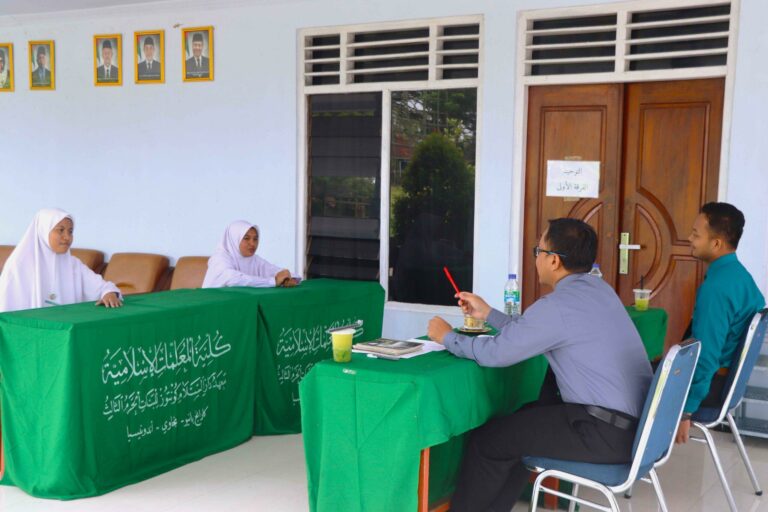 Ujian Lisan Siswi Akhir; 10 Hari, 7 Materi, 48 Buku
