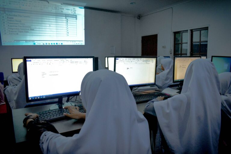 Gontor Sience Olympiad Latih Motorik Siswi