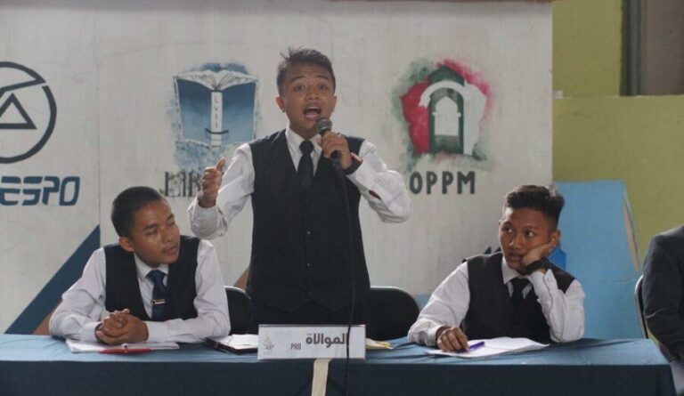 Hidupkan Bilingual Environment dengan Lomba Debat Dwi Bahasa