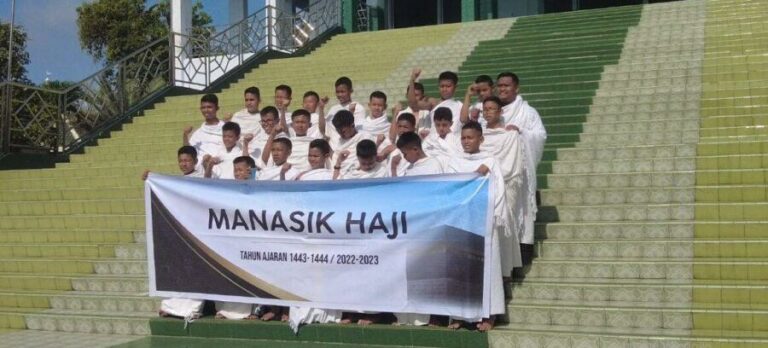 Pentingnya Pengetahuan Ibadah Haji Bagi Santri, PMDG Adakan Praktik Manasik Haji