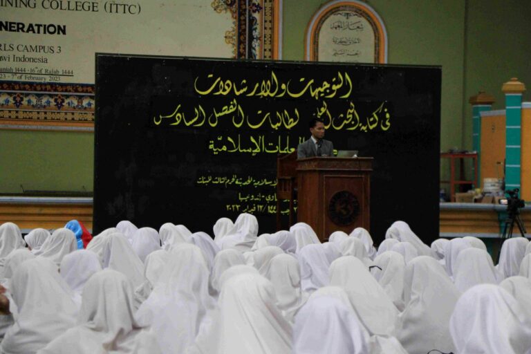 Tugas Karya Ilmiah: Agar Sistematis, Panita Ajarkan Tata Tulis