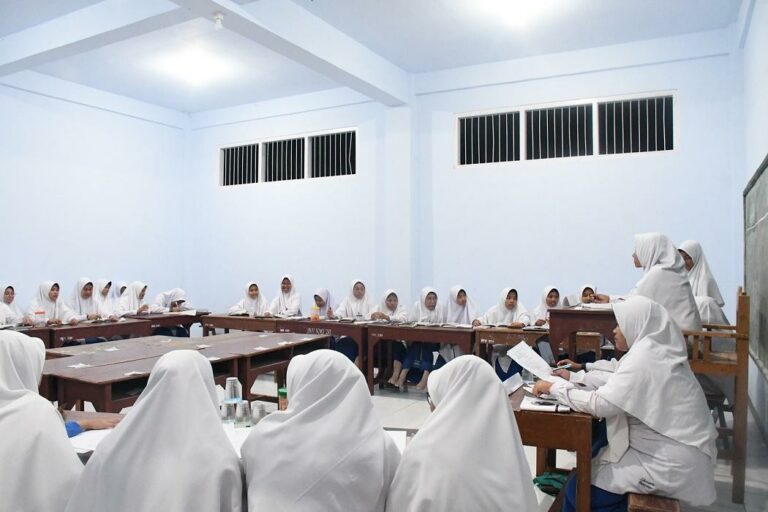 Gelar Seminar, LAC Berupaya Tingkatkan Kemampuan Berbahasa Asing