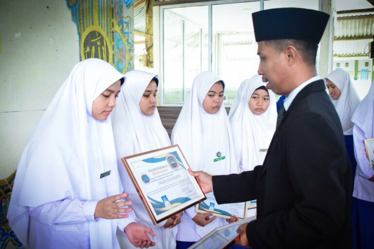 Raport Dibagikan, Momen Evaluasi dan Motivasi Diri