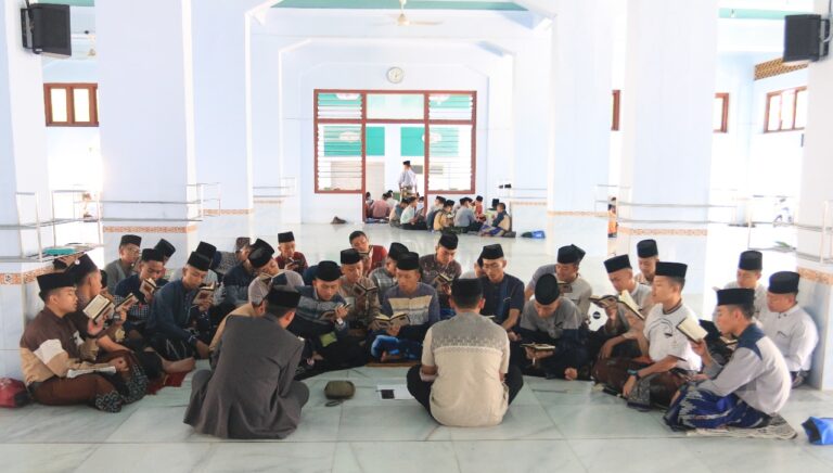 Kesyukuran Menuju Usia 100 Tahun, Santri dan Alumni PMDG Adakan Khatmu-l-Qur’an Serentak