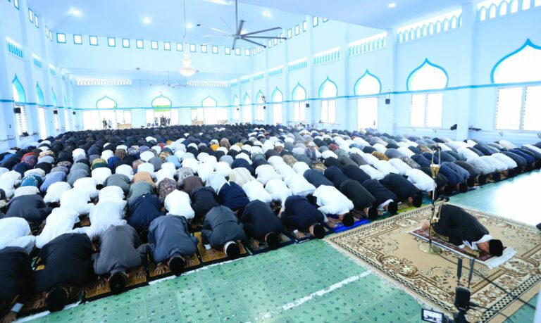 Wujud Kesyukuran Menginjak Usia ke- 100 Tahun, Gontor Laksanakan Sujud Syukur
