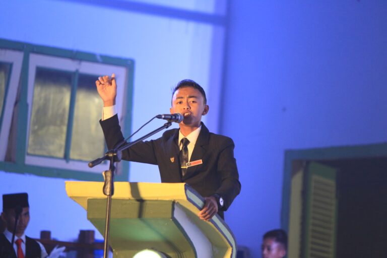 Gontor Menempa Mental Santri Dengan Public Speaking Contest