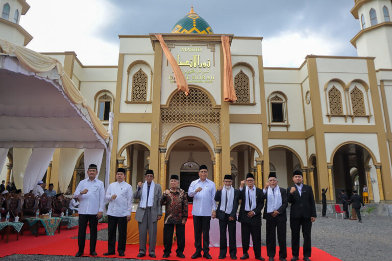 Pasca Hadiri Silaturahim Alim Ulama Pimpinan/Pengasuh Pondok Pesantren Se-Kalimantan Selatan, Pimpinan PMDG Resmikan Masjid Nurul Anshar Darul Hijrah