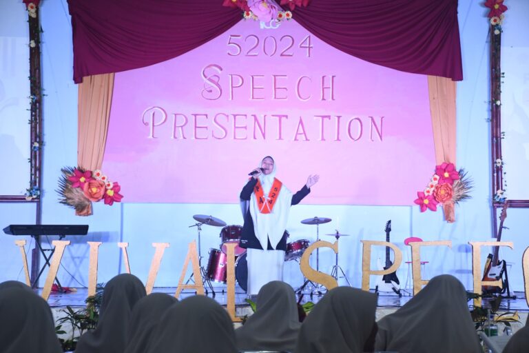 Mencetak Muslimah Sejati, Menegakkan Kalimat Ilahi Lewat Pidato Akbar Kelas 5