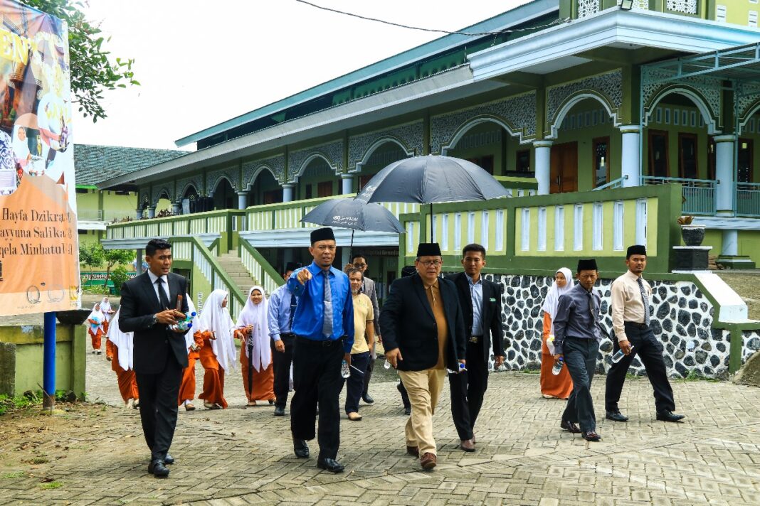 Badan Wakaf Pmdg Kunjungi Kampus Kampus Cabang Di Kediri Dan Banyuwangi Pondok Modern 5410