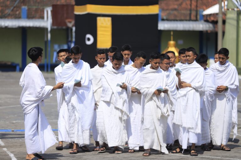 KMI Bekali Santri dengan Manasik Haji
