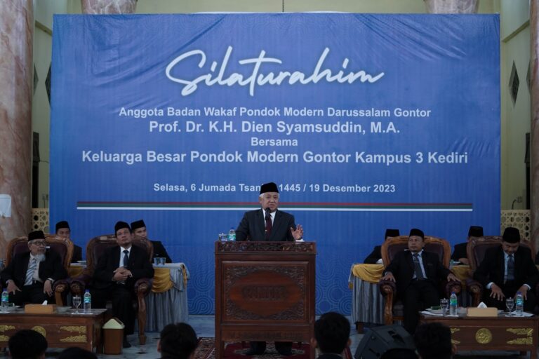Prof. Dr. K.H. Din Syamsuddin, M.A. Bersilaturahim dengan Keluarga Besar PMDG Kampus 3 Darul Ma’rifat, Kediri