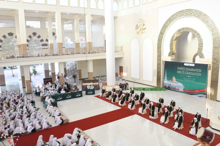Mahkota Indah Pengahafal Qur’an dalam Wisuda dan Ujian Tahfidz Terbuka di Gontor Putri Kampus 1