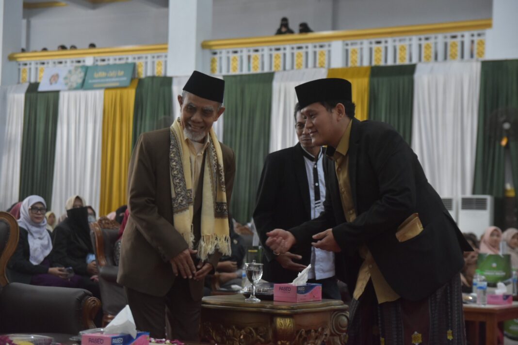 Pimpinan PMDG Hadiri Pembukaan Harlah Ponpes Manba'us Sholihin