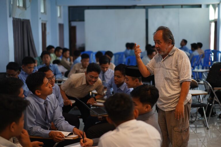 Seminar Sinematografi Tingkatkan Kualitas Guru dan Santri
