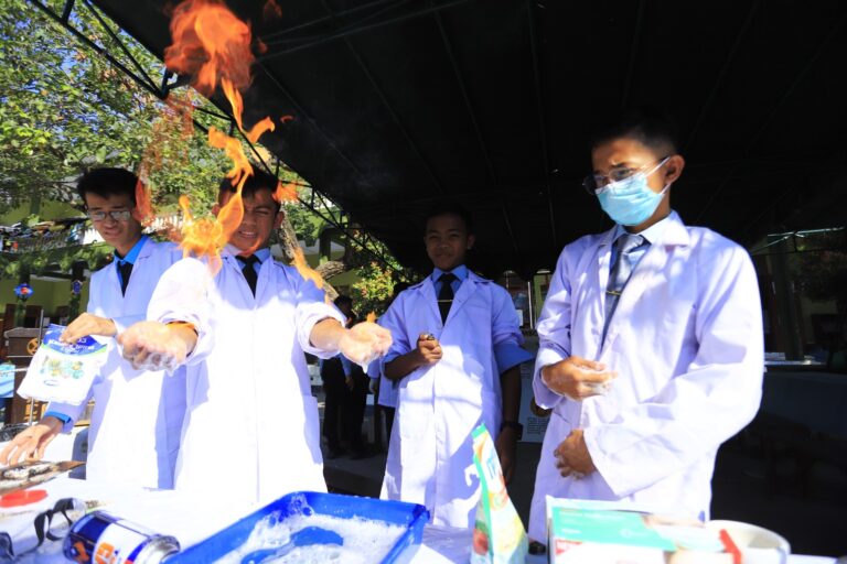 Laboratory Science Expo 2025 : PMDG Cetak Ulama Intelek Lewat Eksperimen Ilmiah