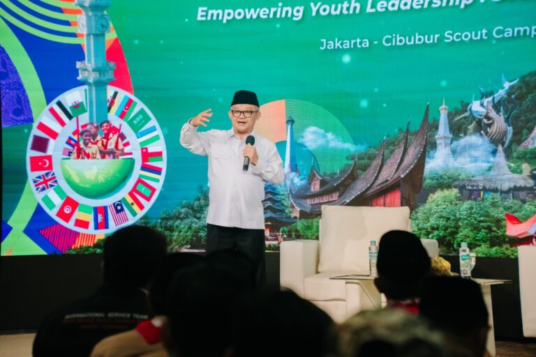Nyanyikan Lagu “Di Sini Senang, Di Sana Senang”, Menteri Pendidikan Ajak Pramuka WMSJ Menjadi Generasi Agile