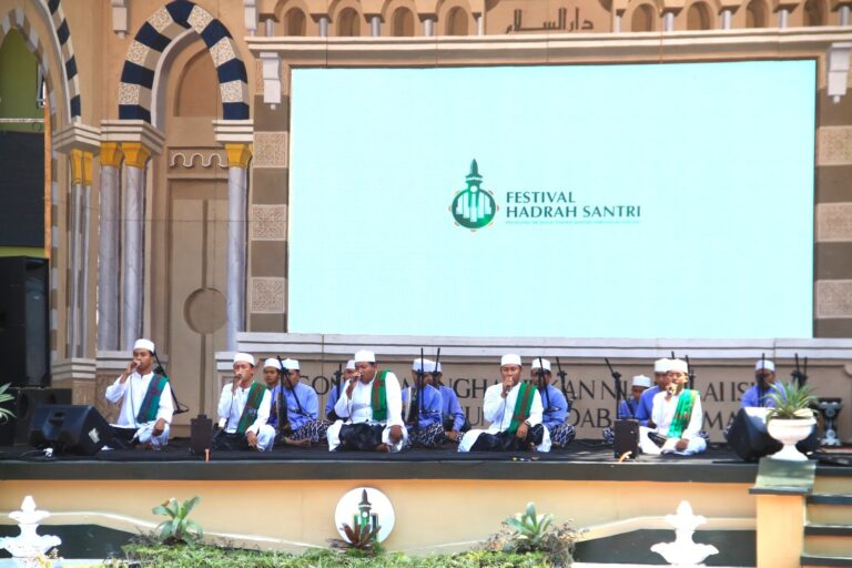 Hadroh Santri Meriahkan Peringatan 100 Tahun Gontor