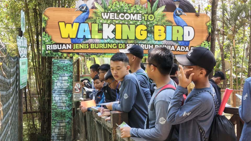 Petualangan Ilmiah Santri Gontor di Eco Green Park, Taman Ekosistem Terbesar di Indonesia