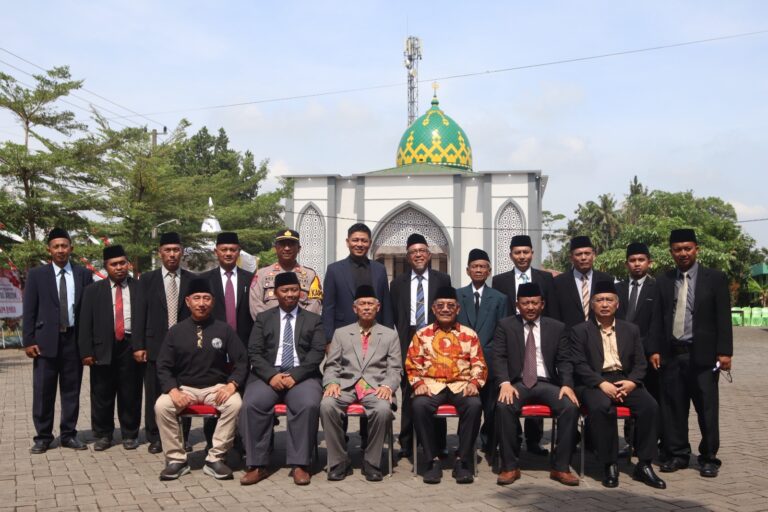 Pimpinan PMDG Beserta Jenderal Badrodin Haiti Resmikan Masjid Jami’ Baitul Arqom di Jember
