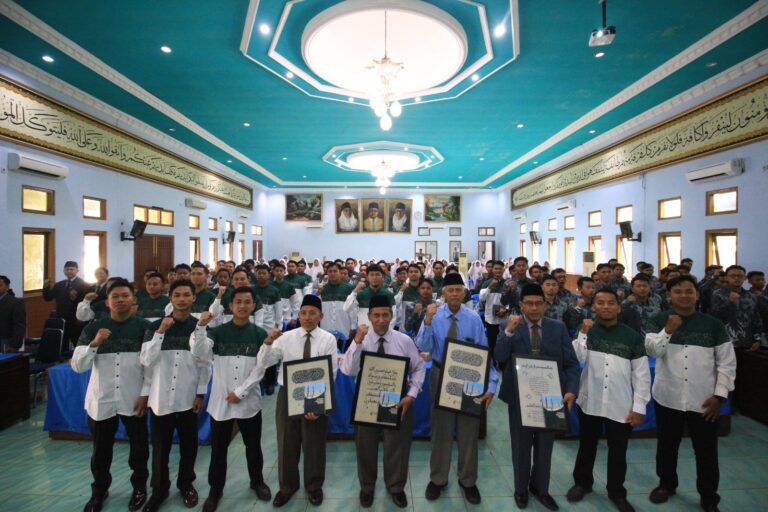 Penerima Beasiswa Al-Azhar Jalur Gontor Siap Berangkat, Pimpinan PMDG: “Ke Mesir Apa yang Kau Cari?”