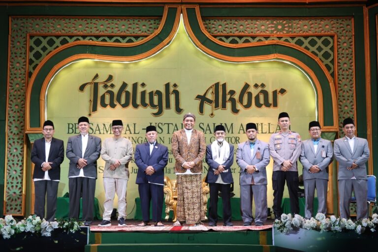 Meneguhkan Aqidah dan Meningkatkan  Ibadah di jejak 100 Tahun Gontor Bersama Al-Ustadz Salim A. Fillah