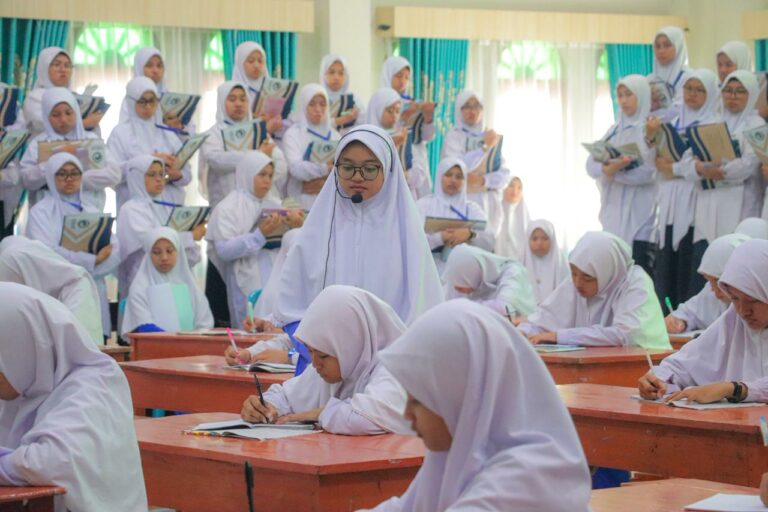 Cetak Generasi Pengajar Cerdas dan Berkarakter dengan At-Tarbiyah Al-Amaliyah